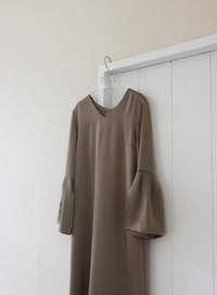 【オケージョン/結婚式】スリットスリーブVネックワンピース