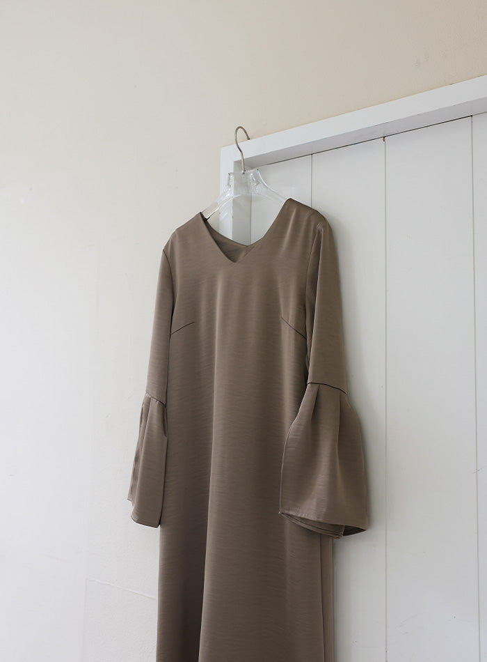 【オケージョン/結婚式】スリットスリーブVネックワンピース