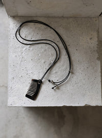 コームモチーフコードネックレス