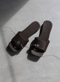 スクエアトゥリングフラットトングサンダル