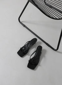 ワイドスクエアトングローヒールサンダル