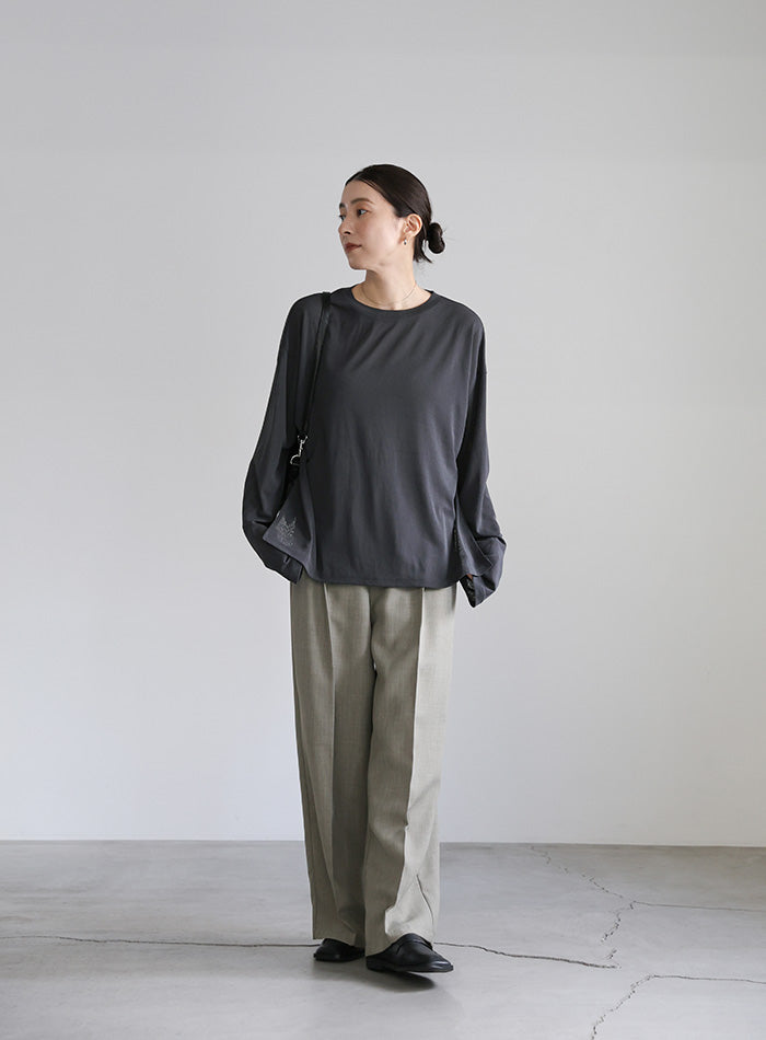 スラブシアークルーネックトップス