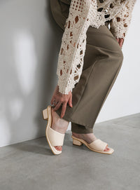 スクエアパテッドサンダル