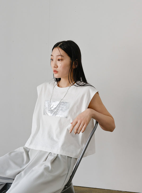 箔プリントノースリーブTシャツ