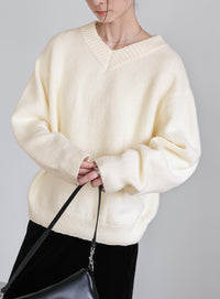 シンプルVネックニット