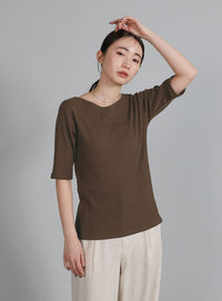 【Et】V-Curved Neck back slit T-Shirt