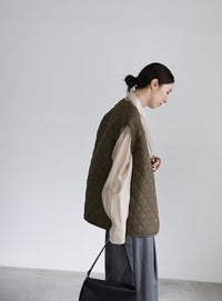 ノーカラーキルティングベスト