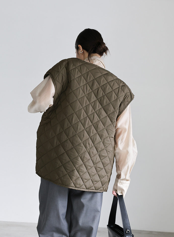 ノーカラーキルティングベスト
