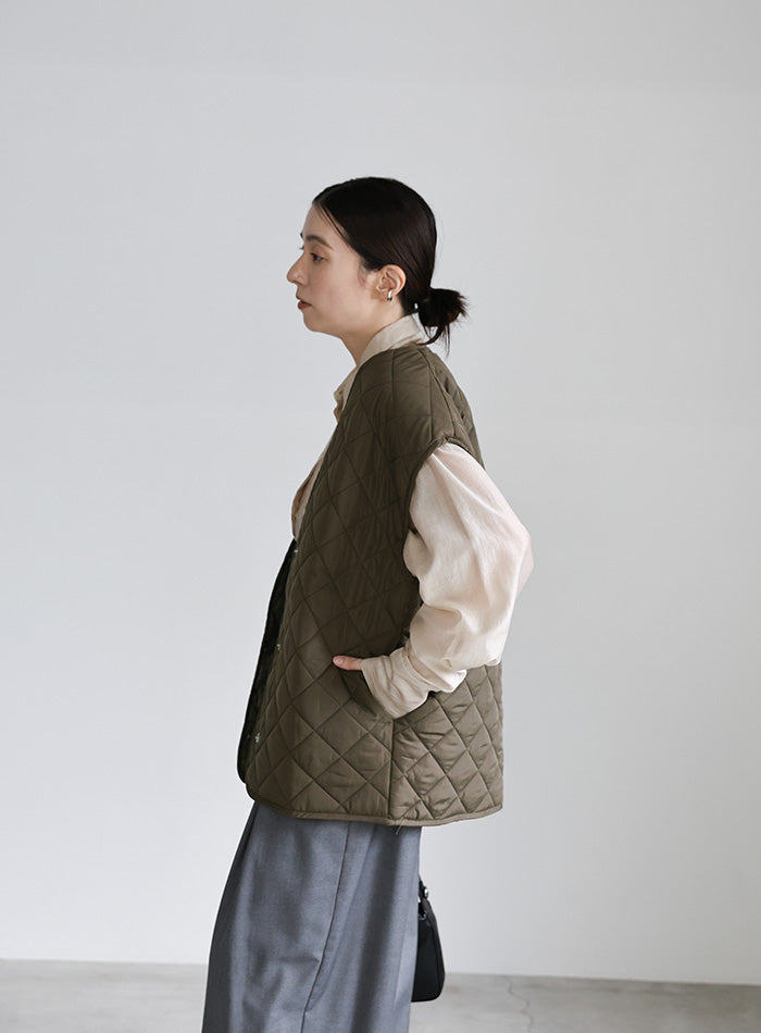 ノーカラーキルティングベスト