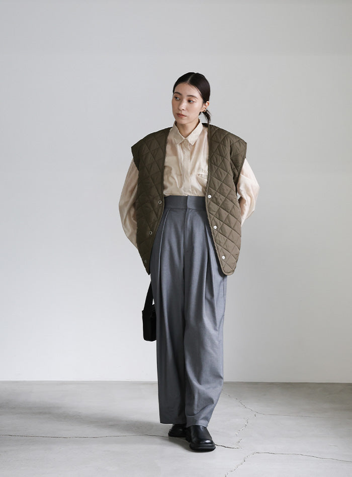 ノーカラーキルティングベスト