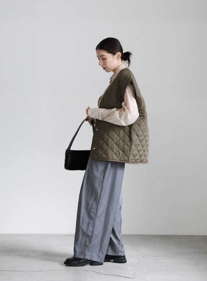 ノーカラーキルティングベスト