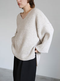 Vネックオーバーサイズニット