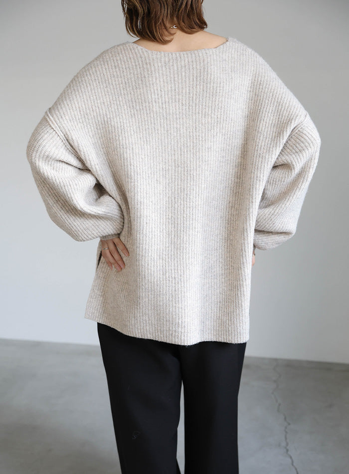 Vネックオーバーサイズニット