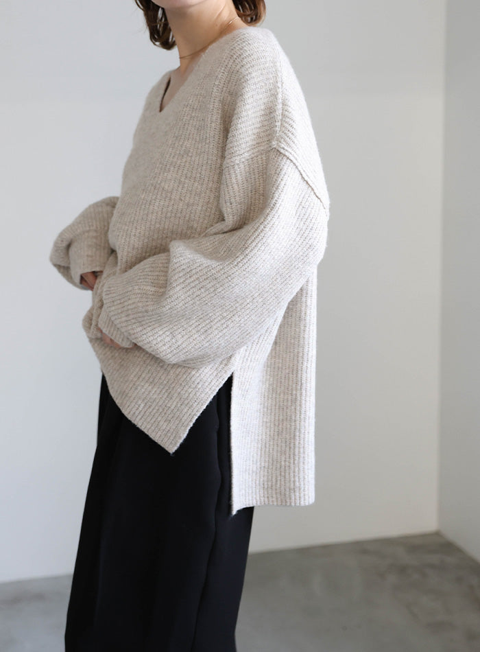 Vネックオーバーサイズニット