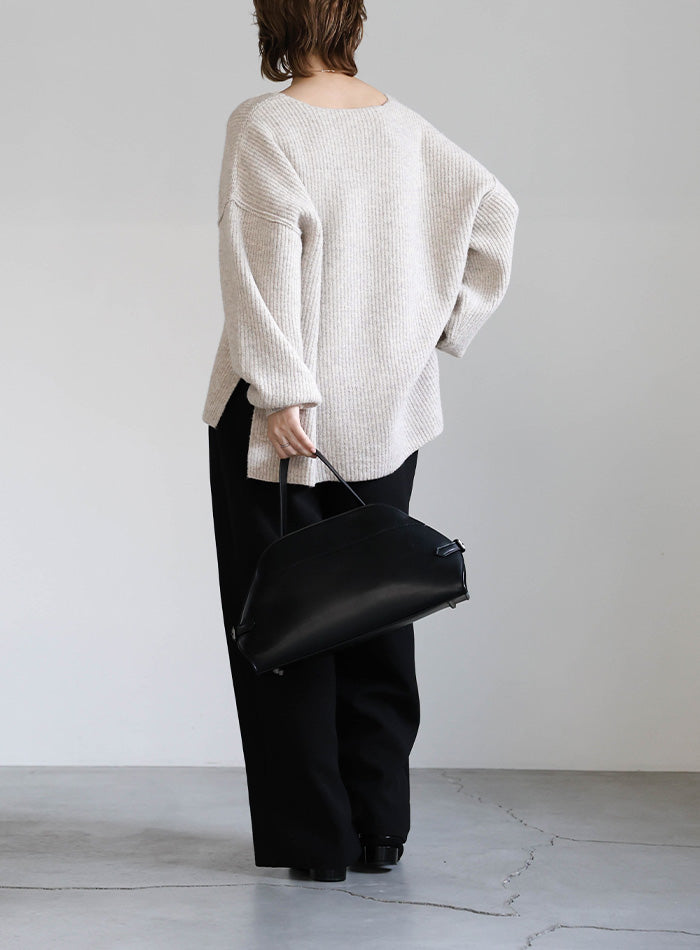 Vネックオーバーサイズニット