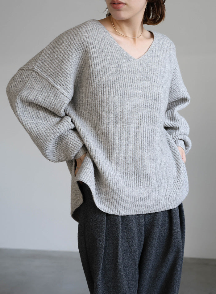 Vネックオーバーサイズニット