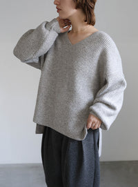 Vネックオーバーサイズニット