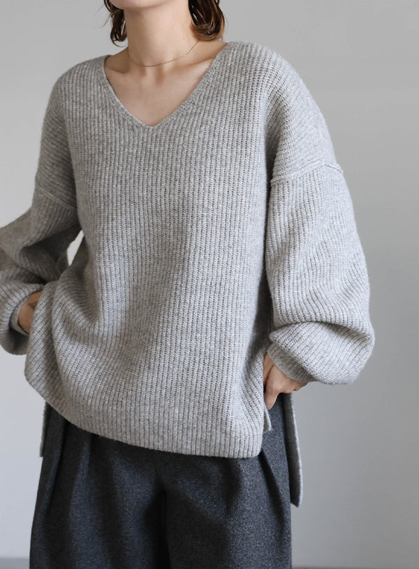 Vネックオーバーサイズニット