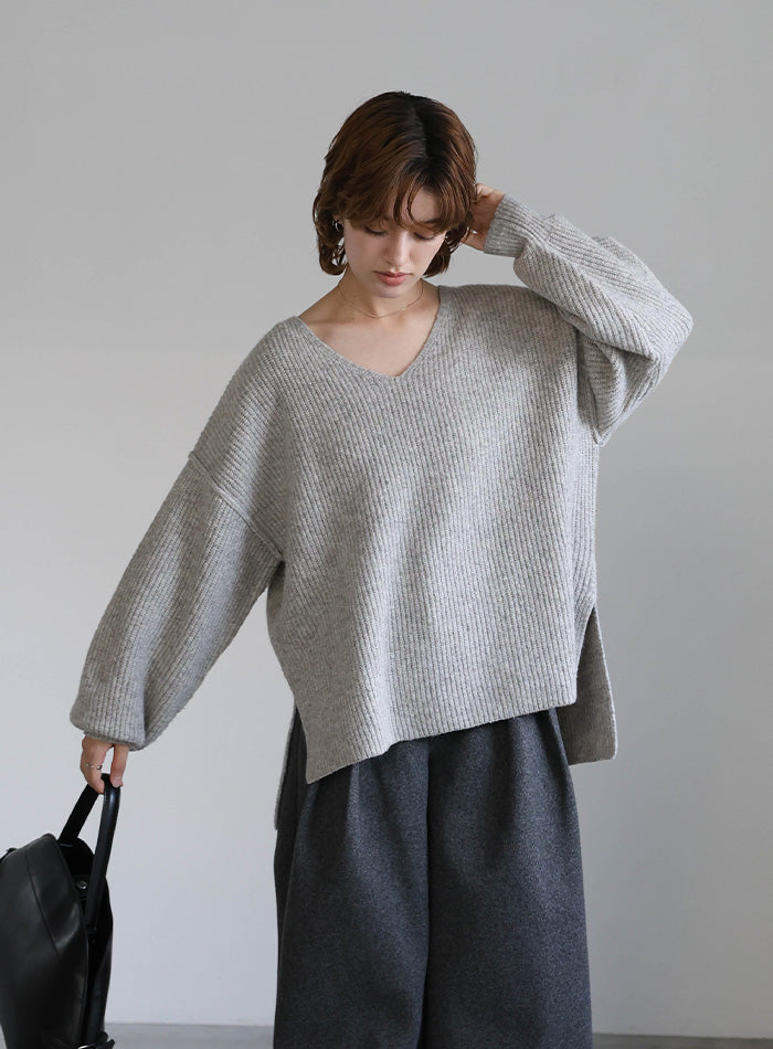 Vネックオーバーサイズニット