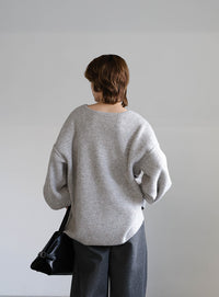 Vネックオーバーサイズニット