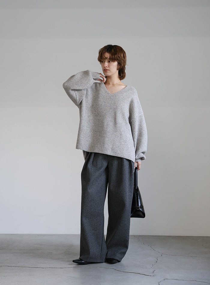 Vネックオーバーサイズニット