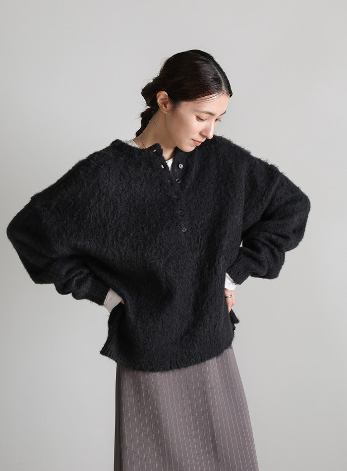 ウールタッチヘンリーネックオーバーニット