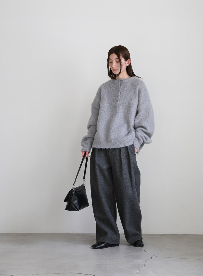 ウールタッチヘンリーネックオーバーニット