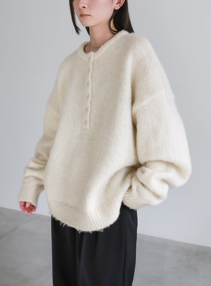 ウールタッチヘンリーネックオーバーニット