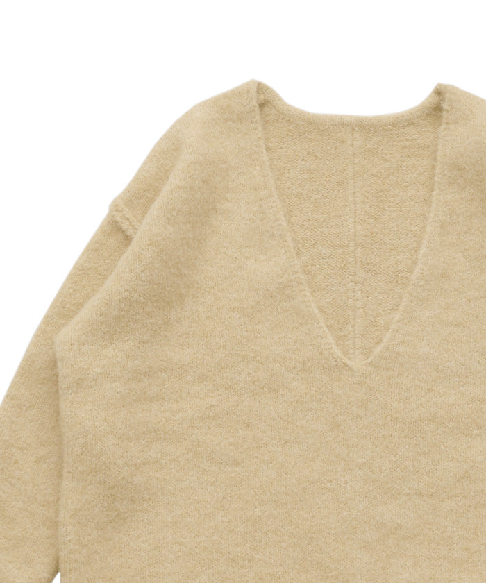 アウトリンキングVネックオーバーニット