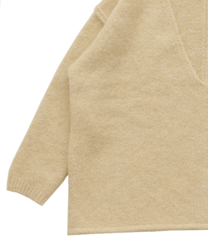 アウトリンキングVネックオーバーニット