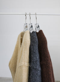 アウトリンキングVネックオーバーニット