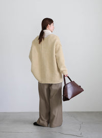 アウトリンキングVネックオーバーニット