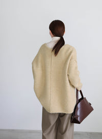 アウトリンキングVネックオーバーニット