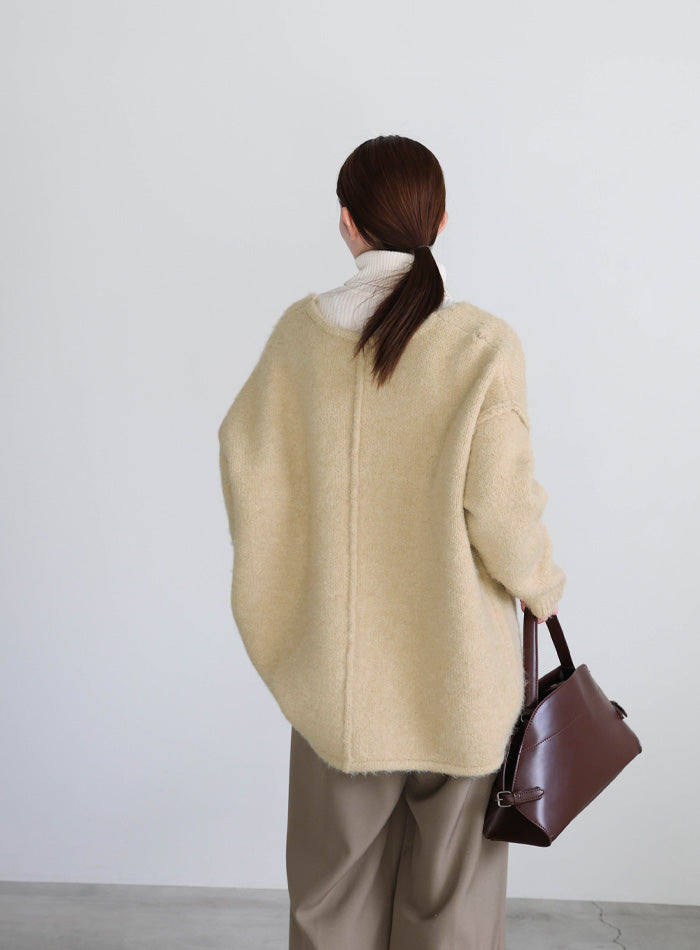 アウトリンキングVネックオーバーニット