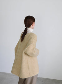 アウトリンキングVネックオーバーニット