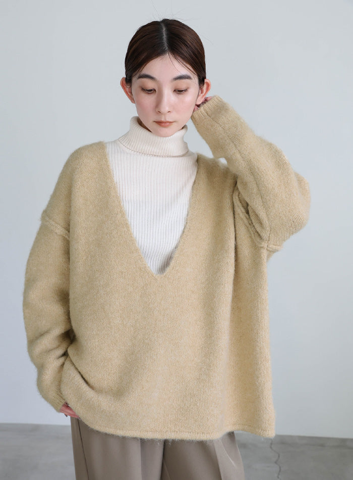 アウトリンキングVネックオーバーニット