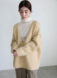 アウトリンキングVネックオーバーニット