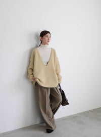 アウトリンキングVネックオーバーニット