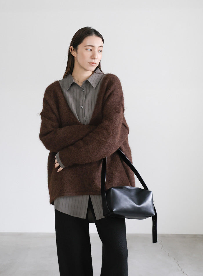 アウトリンキングVネックオーバーニット