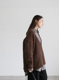 アウトリンキングVネックオーバーニット