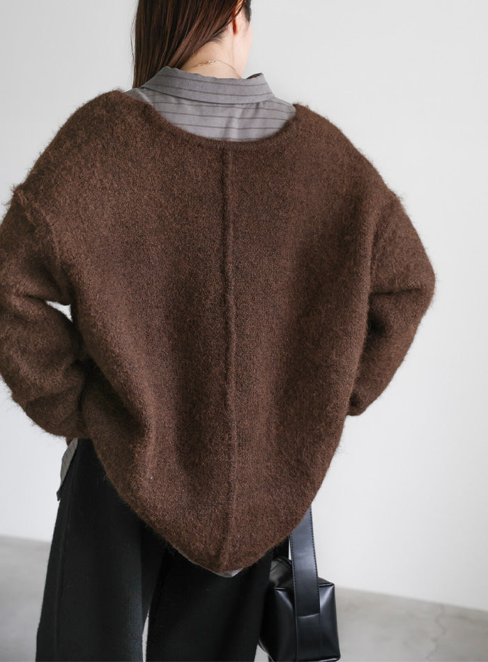 アウトリンキングVネックオーバーニット