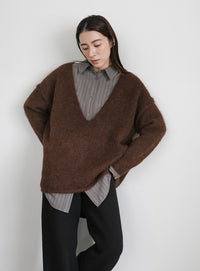 アウトリンキングVネックオーバーニット