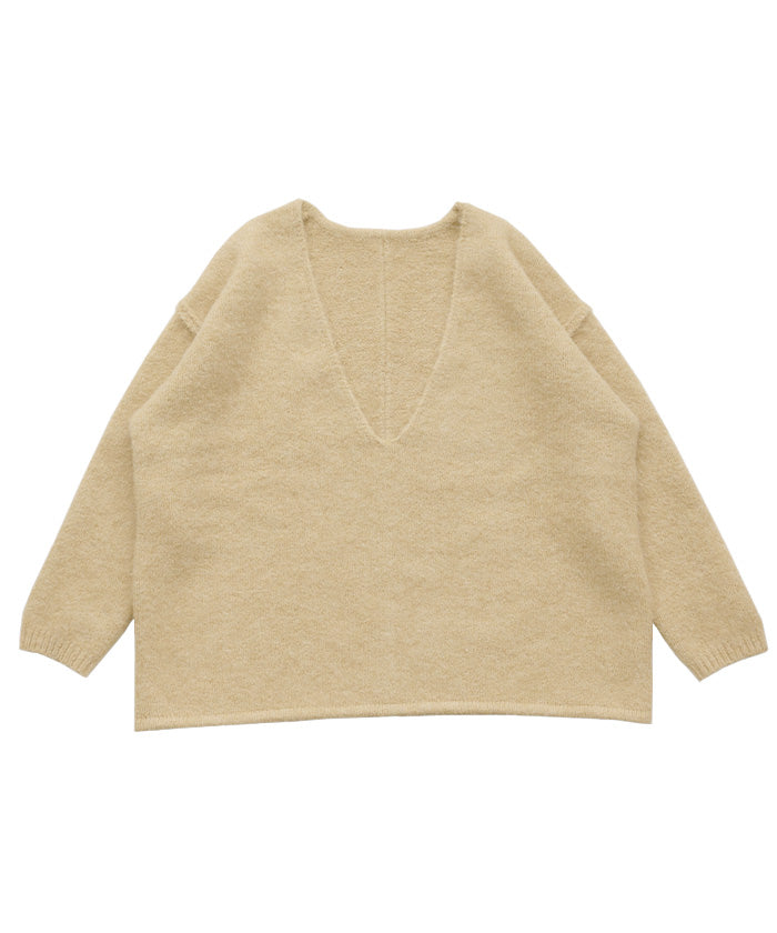 アウトリンキングVネックオーバーニット