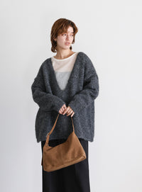 アウトリンキングVネックオーバーニット