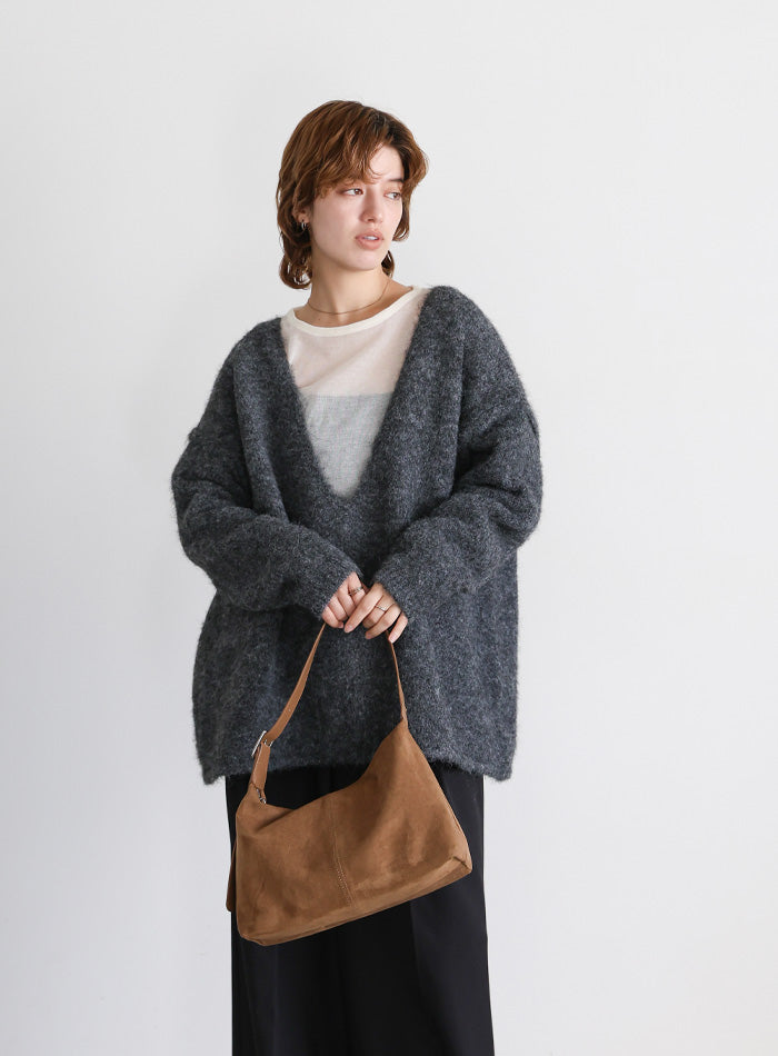 アウトリンキングVネックオーバーニット