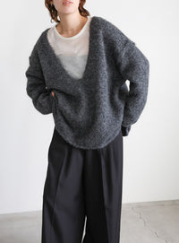 アウトリンキングVネックオーバーニット