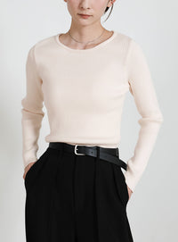 クルーネックリブニット