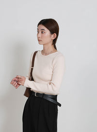 クルーネックリブニット