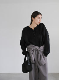 ヘンリーネックオーバーニット