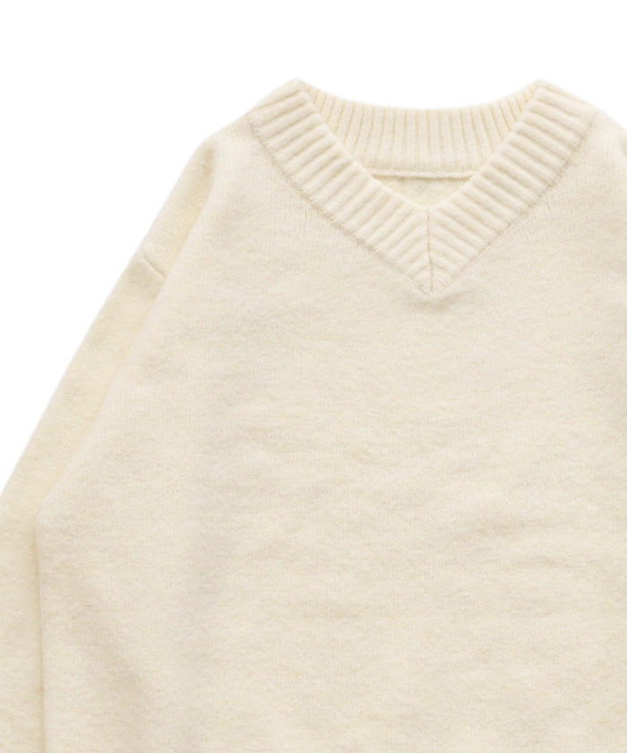 シンプルVネックニット